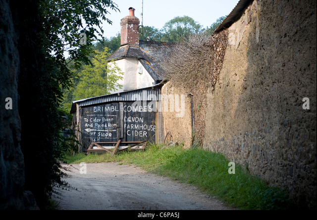 brimblecombes-devon-farm-ciderfarmhousealcohol-barrel-beer-cider-container-c6pa5j.jpg
